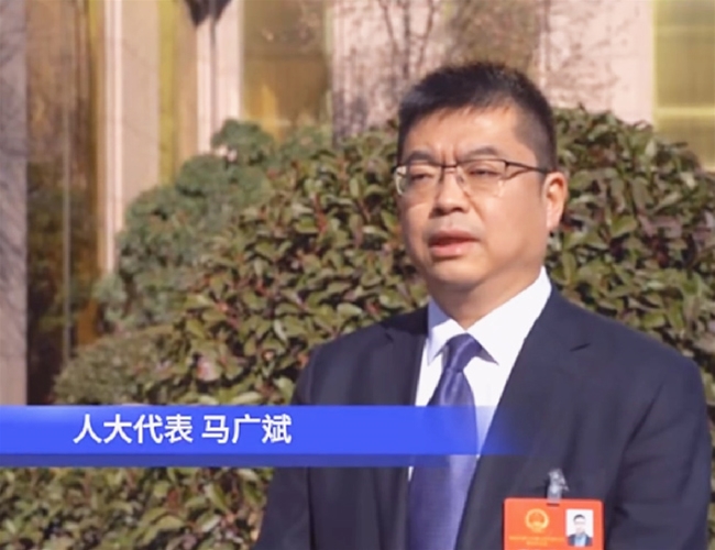 集团总裁马广斌参加诸城市人民代表大会并接受记者采访